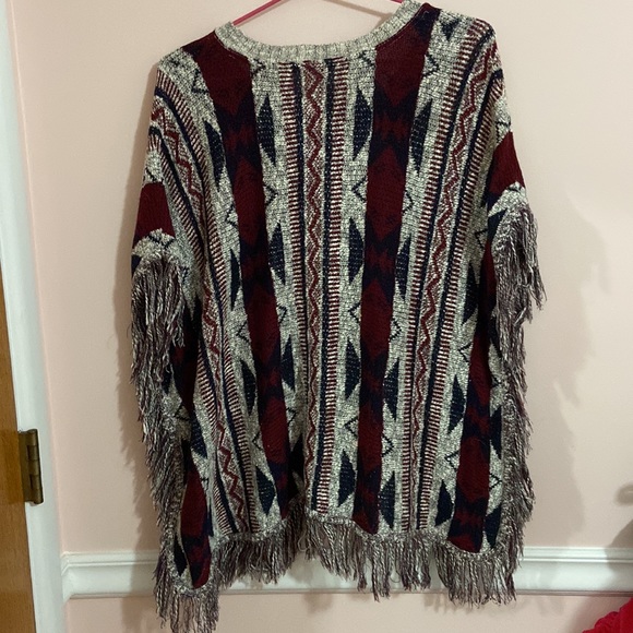Alya | beautiful poncho sweater - Picture 4 of 4